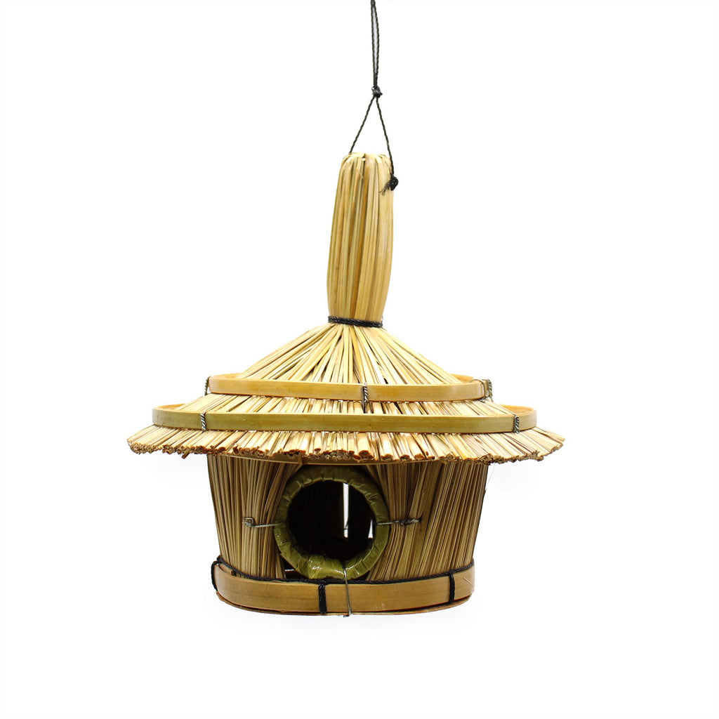 🐦 Bird‑Friendly Design – Cozy nesting space for small garden birds
🌿 Natural Seagrass Material – Eco‑friendly, breathable and durable
✋ Handwoven Look – Each piece has a unique, natural finish
🏡 Indoor & Outdoor Décor – Ideal for gardens, balconies and terraces
🪶 Lightweight & Easy to Hang – No tools required
🎁 Perfect Nature Gift – Great for gardeners and bird lovers