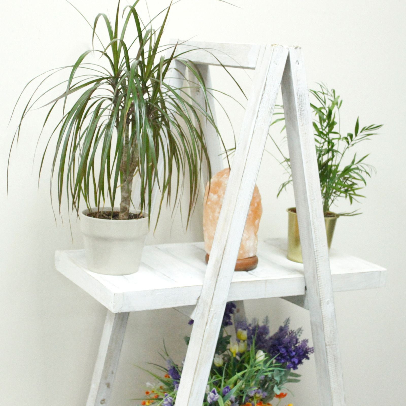 folding-a-frame-display-whitewash