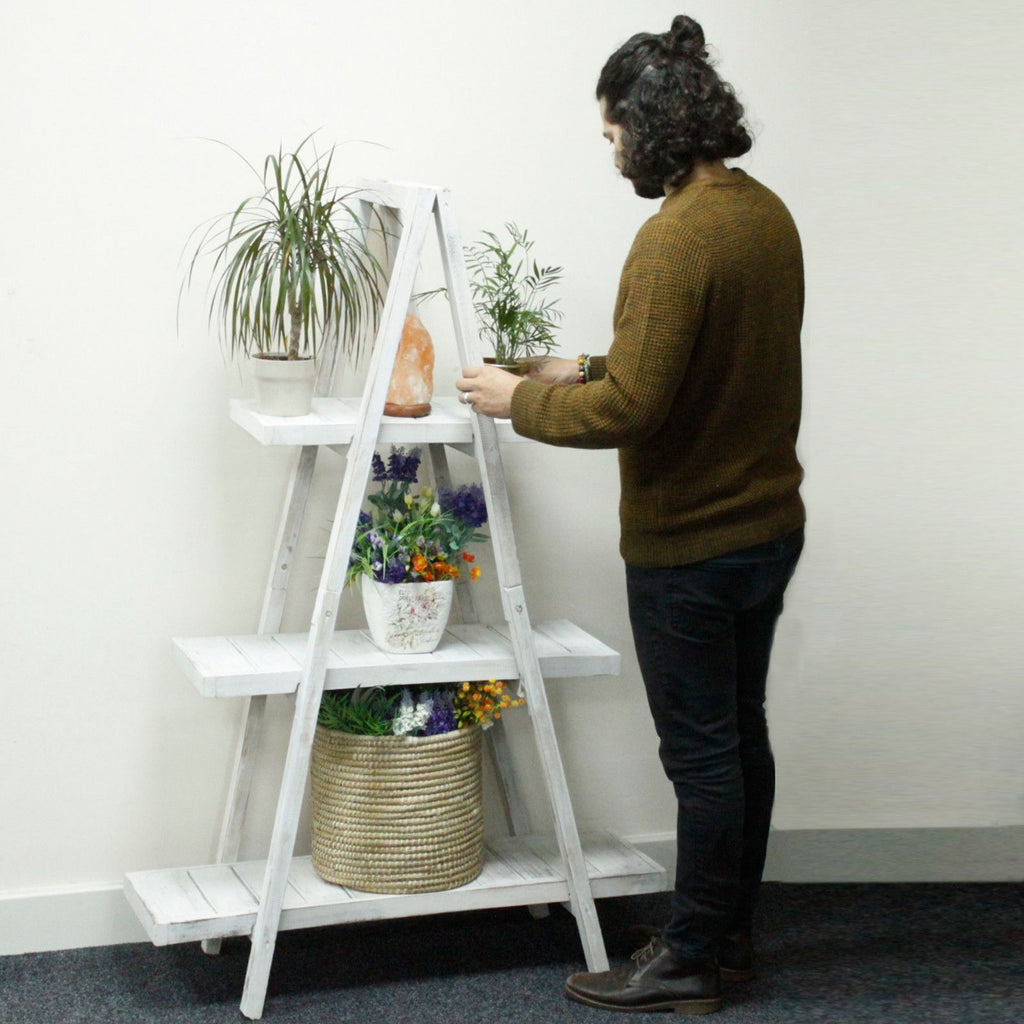 folding-a-frame-display-whitewash