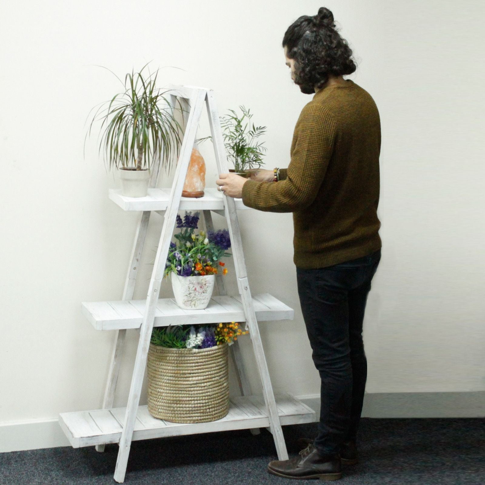 folding-a-frame-display-whitewash